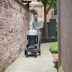 UPPAbaby Mesa V2 Infant Car Seat + Base(Uppababy Mesa V2 Infant Car Seat) 31 UPPAbaby Mesa V2 Infant Car Seat + Base(Uppababy Mesa V2 Infant Car Seat) -Shower Me With Love MESA22 STL onCRUZV2 221 1800x1200 98d2d67