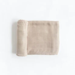 Little Unicorn Deluxe Muslin Swaddle Blanket | Oatmeal(Little Unicorn Deluxe Muslin Swaddle Blanket Oatmeal)