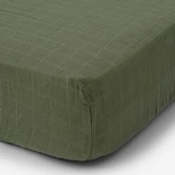 Little Unicorn Cotton Muslin Crib Sheet | Fern(Little Unicorn Cotton Muslin Crib Sheet Fern)