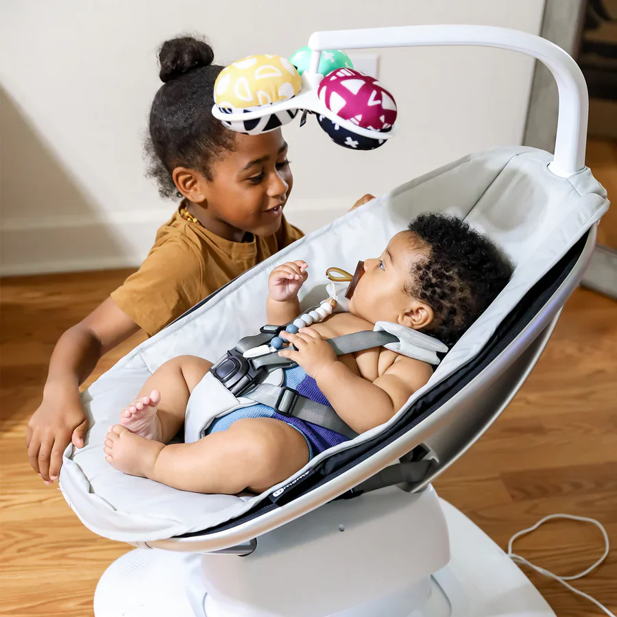 Front Page -Shower Me With Love MamaRoo5 Carousel Lifestyle 900x900 583dffe1 2aa8 4171 a85d
